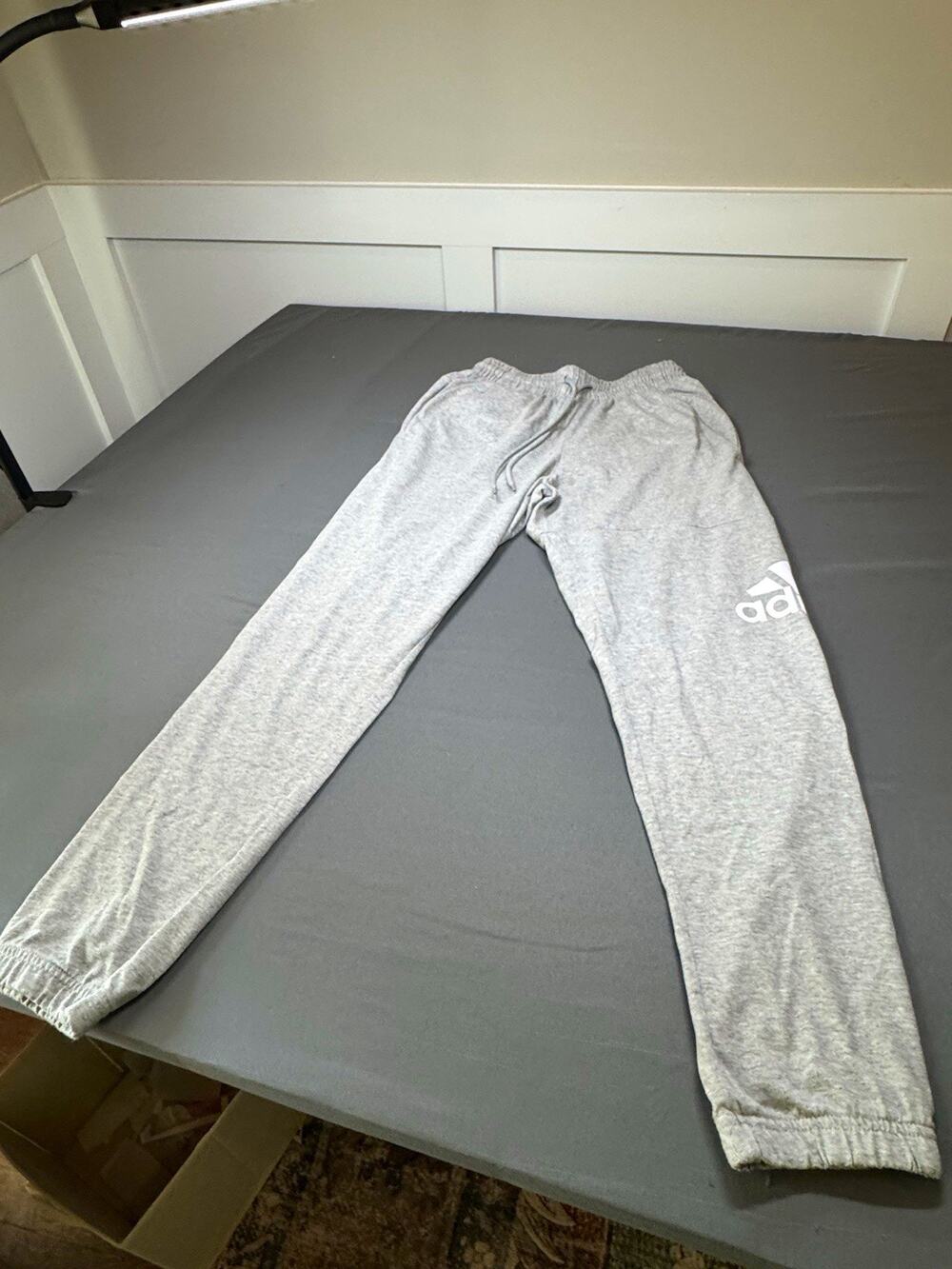 adidas Men’s Gray Cotton Blend Jogger Sweatpants Size S Drawstring Logo